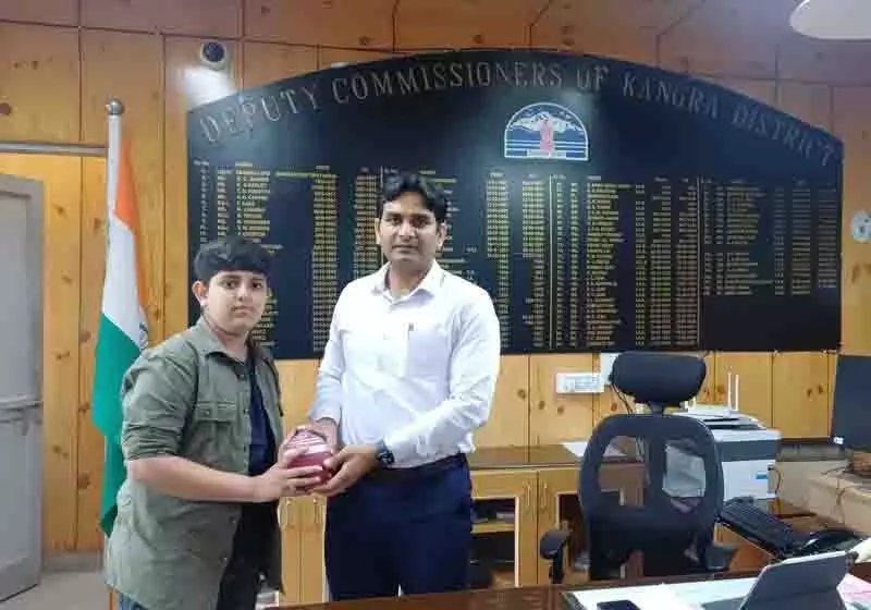 करुणा का गुल्लक, Dharamshala के 13 वर्षीय बच्चे ने आपदा राहत के लिए PS5 की बचत दान की करुणा का गुल्लक, Dharamshala के 13 वर्षीय बच्चे ने आपदा राहत के लिए PS5 की बचत दान की