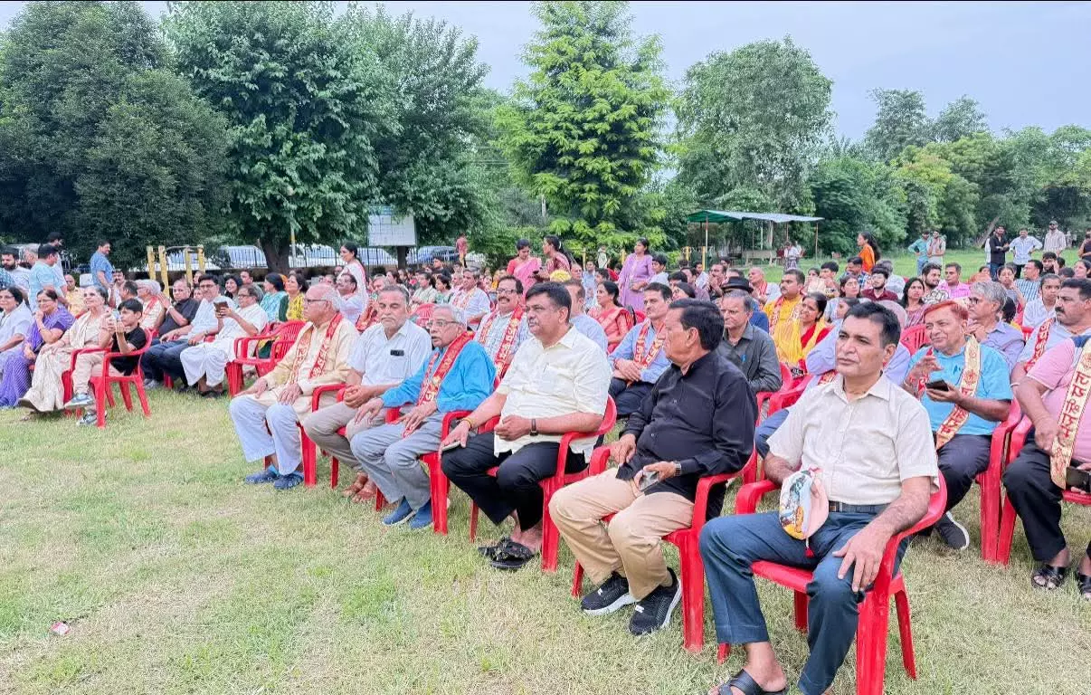Jaipur: वन राज्यमंत्री संजय शर्मा ने अमर शहीद चन्द्रशेखर आजाद को किया नमन Jaipur: वन राज्यमंत्री संजय शर्मा ने अमर शहीद चन्द्रशेखर आजाद को किया नमन