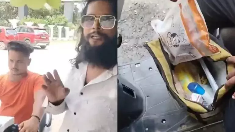 नॉन-वेज फूड पार्सल को लेकर गाजियाबाद के डिलीवरी एजेंट को रोका गया नॉन-वेज फूड पार्सल को लेकर गाजियाबाद के डिलीवरी एजेंट को रोका गया