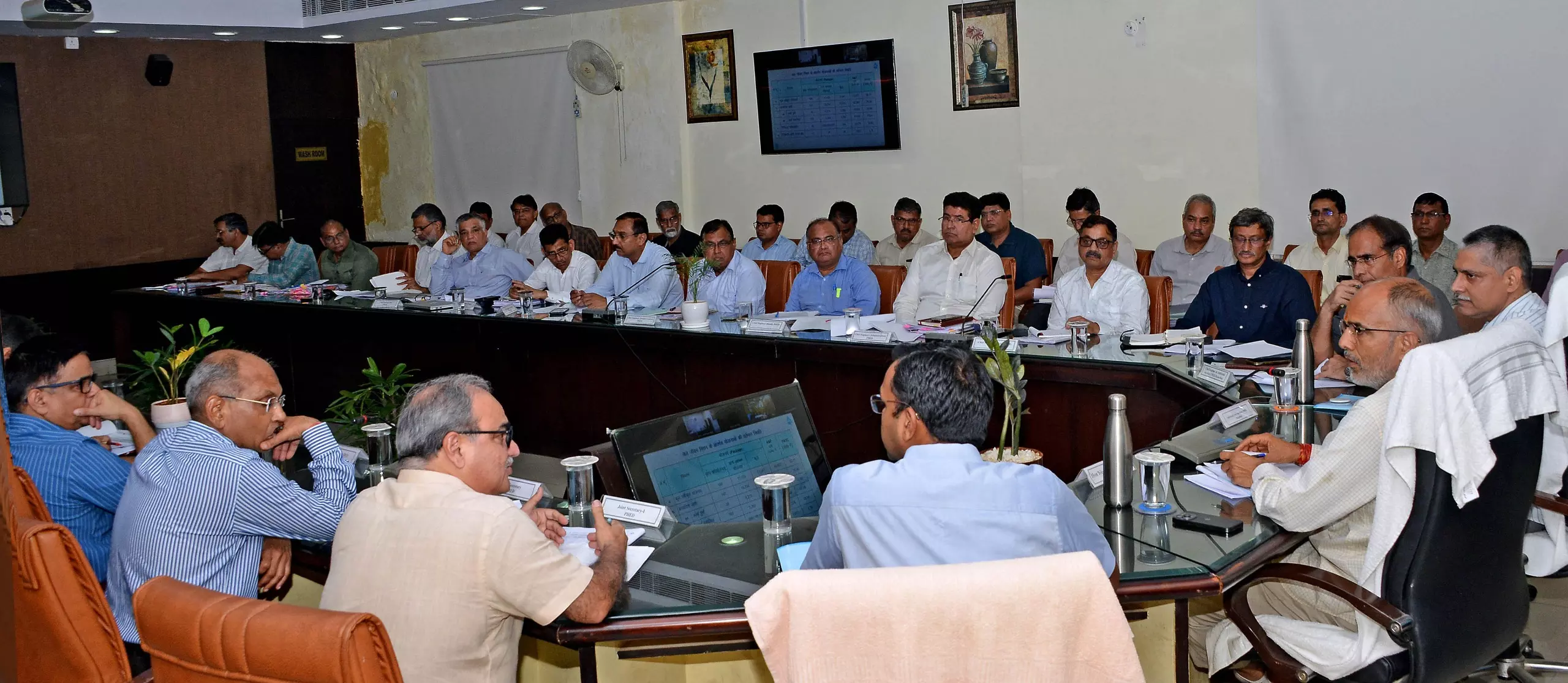 Jaipur : जन स्वास्थ्य मंत्री ने दिए निर्देश – मानसून में पेयजल प्रबंधन रहे प्राथमिकता में Jaipur : जन स्वास्थ्य मंत्री ने दिए निर्देश – मानसून में पेयजल प्रबंधन रहे प्राथमिकता में
