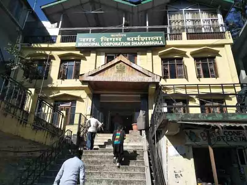 Dharamshala MC कार्यालय में अब कोई कतार नहीं Dharamshala MC कार्यालय में अब कोई कतार नहीं