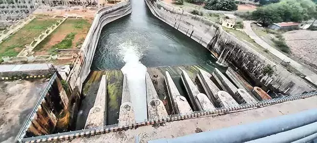 सागर दाहिनी नहर में पानी छोड़ा गया आंध्र प्रदेश के अधिकारियों के खिलाफ KRMB से शिकायत सागर दाहिनी नहर में पानी छोड़ा गया आंध्र प्रदेश के अधिकारियों के खिलाफ KRMB से शिकायत