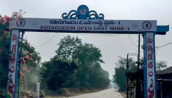 Telangana : बारिश का असर कोयागुडेम सतही खदान में कोयला उत्पादन रुका Telangana : बारिश का असर कोयागुडेम सतही खदान में कोयला उत्पादन रुका