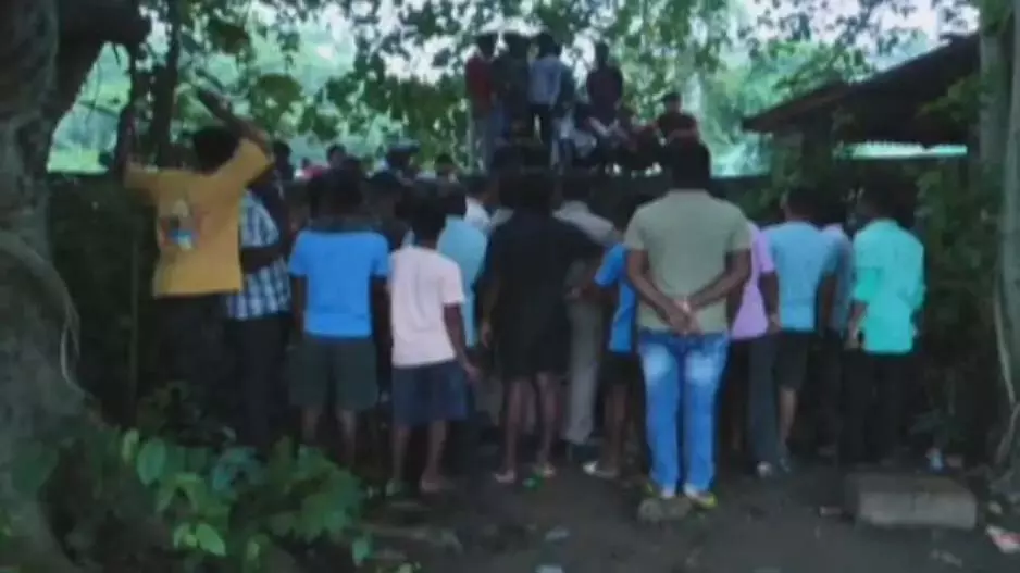 Cuttack : स्कूल की दीवार के पीछे मानव कंकाल मिलने से दहशत फैल गई Cuttack : स्कूल की दीवार के पीछे मानव कंकाल मिलने से दहशत फैल गई