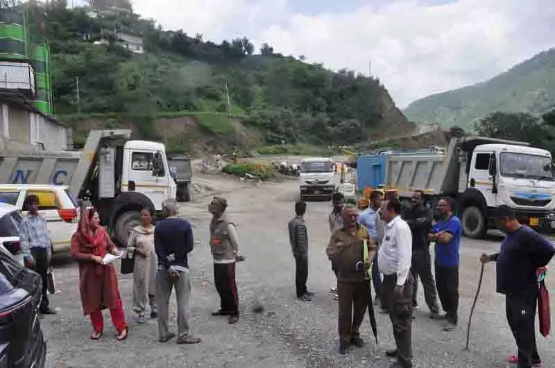 Shimla की पंचायतें फोरलेन निर्माण का खामियाजा भुगत रही Shimla की पंचायतें फोरलेन निर्माण का खामियाजा भुगत रही