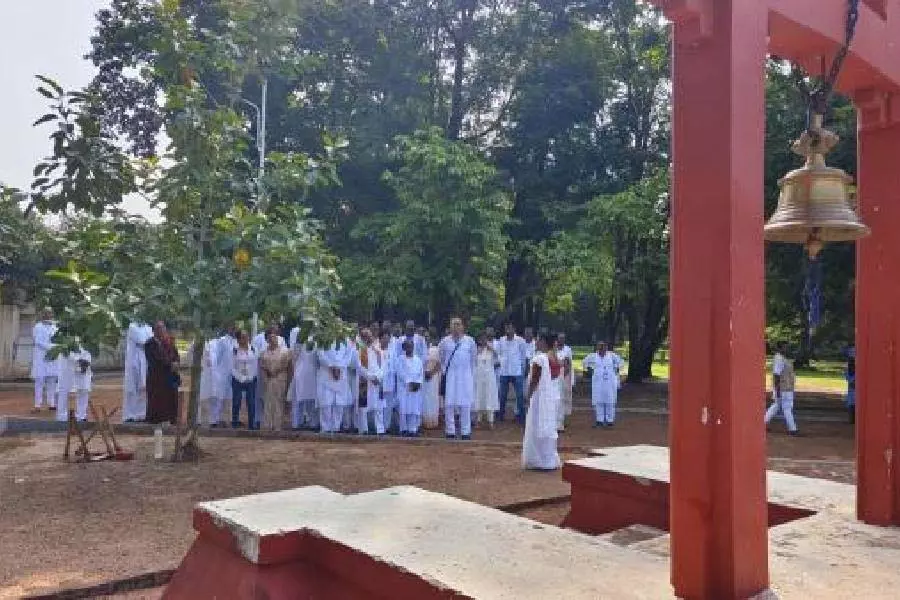 Bengal: विश्वभारती के अधिकारियों ने आश्रम के मुख्य क्षेत्र में प्रस्तावित हेरिटेज वॉक का ट्रायल रन किया Bengal: विश्वभारती के अधिकारियों ने आश्रम के मुख्य क्षेत्र में प्रस्तावित हेरिटेज वॉक का ट्रायल रन किया