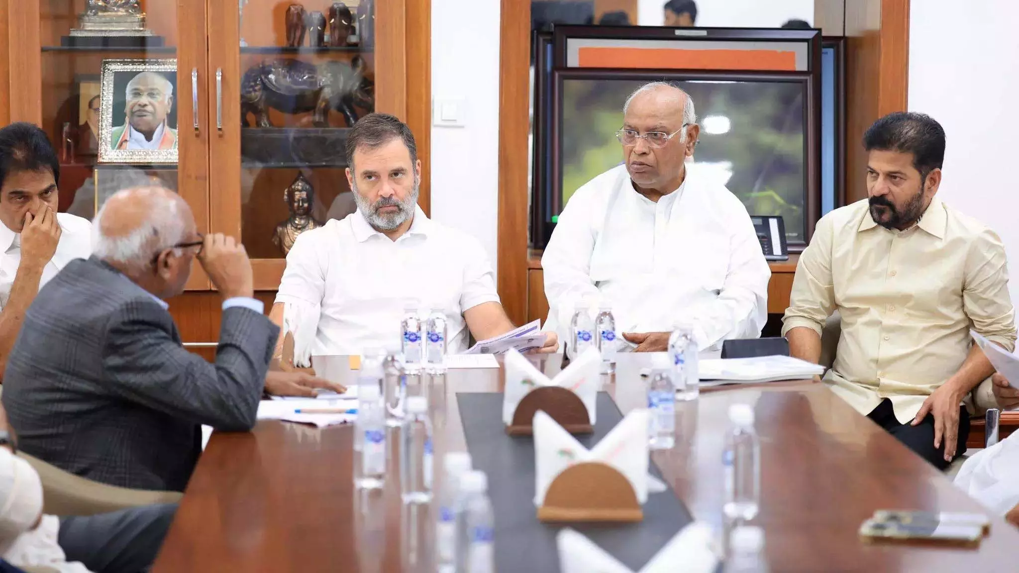 Telangana मुख्यमंत्री और नेताओं ने कांग्रेस नेतृत्व के समक्ष ओबीसी आरक्षण मॉडल प्रस्तुत किया Telangana मुख्यमंत्री और नेताओं ने कांग्रेस नेतृत्व के समक्ष ओबीसी आरक्षण मॉडल प्रस्तुत किया