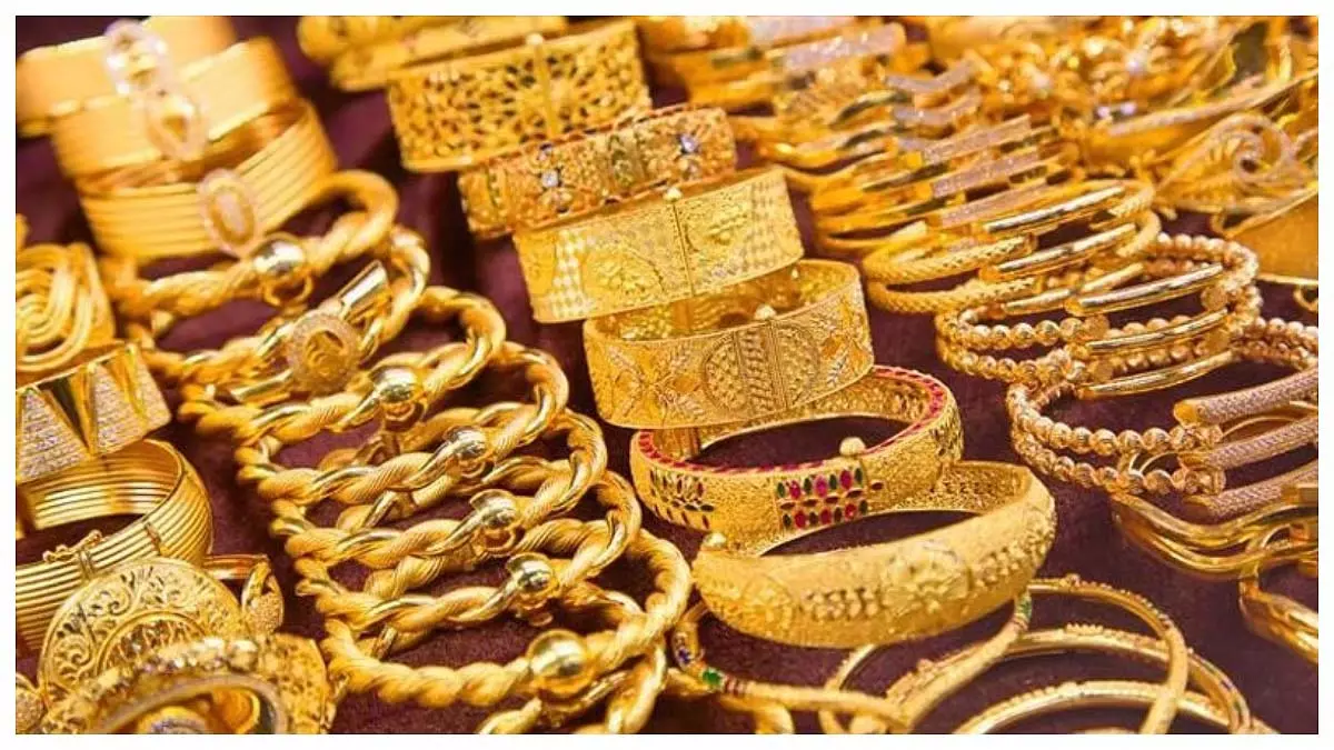 सोना 1,400 रुपये टूटा, नई कीमत 99,620 रुपये प्रति 10 ग्राम सोना 1,400 रुपये टूटा, नई कीमत 99,620 रुपये प्रति 10 ग्राम