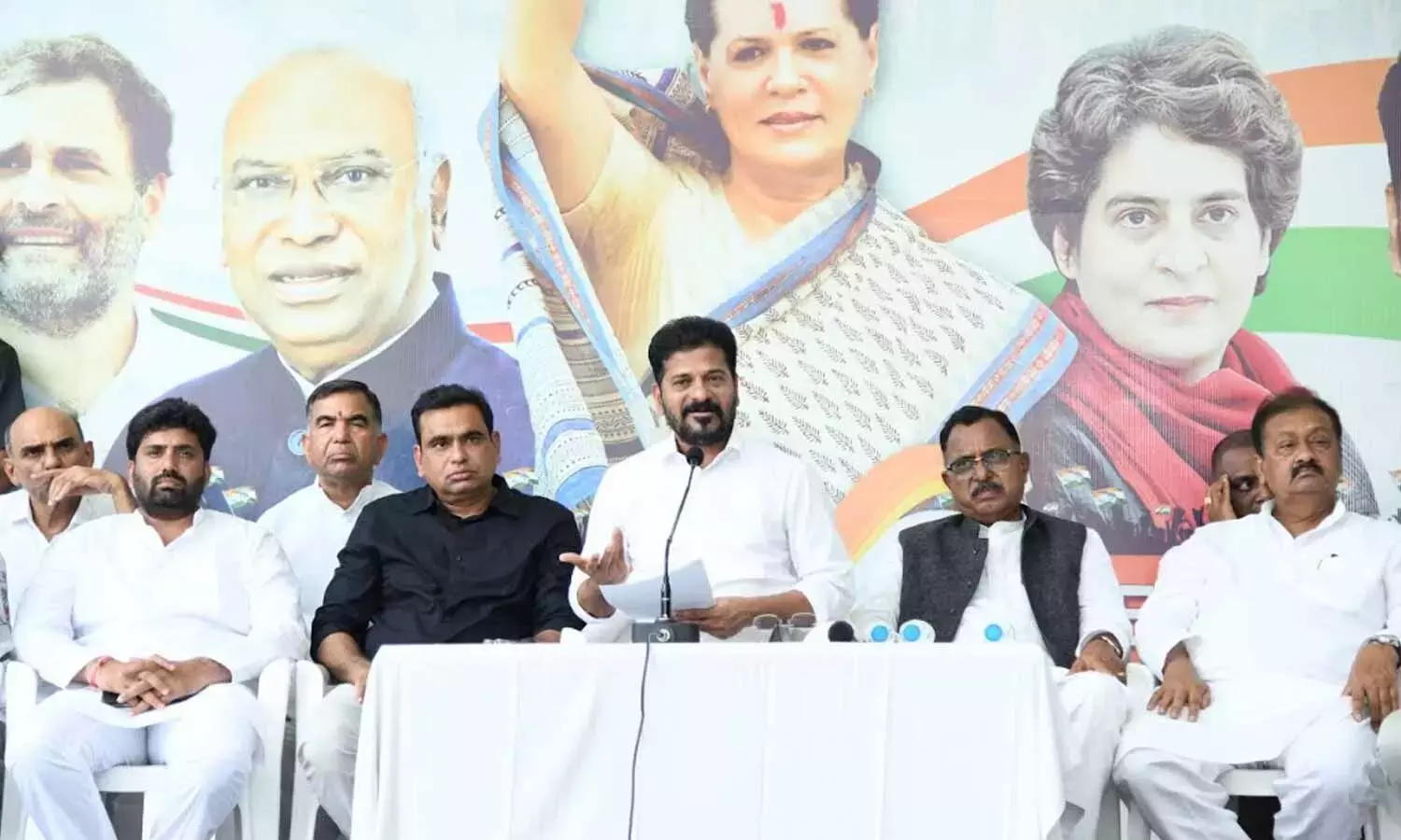 Telangana स्थानीय चुनावों में 42% पिछड़ा वर्ग आरक्षण देने के लिए प्रतिबद्ध Telangana स्थानीय चुनावों में 42% पिछड़ा वर्ग आरक्षण देने के लिए प्रतिबद्ध