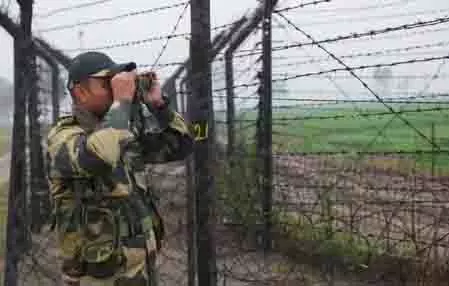 Jammu में संदिग्ध घुसपैठ के बाद बीएसएफ का तलाशी अभियान जारी Jammu में संदिग्ध घुसपैठ के बाद बीएसएफ का तलाशी अभियान जारी