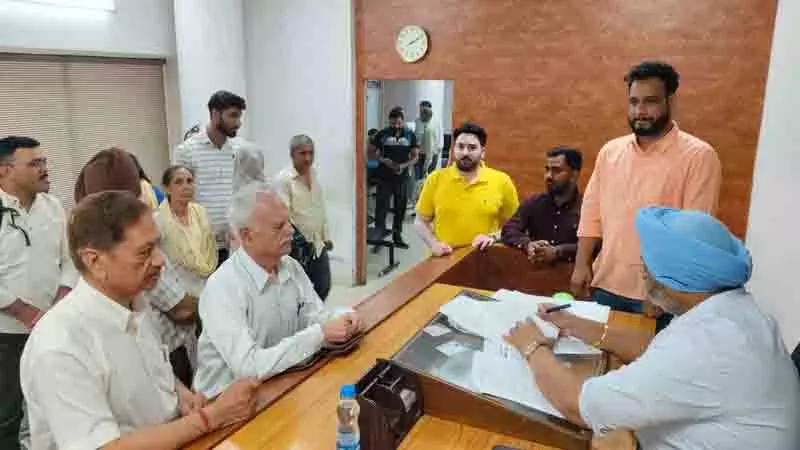लालफीताशाही खत्म, प्रॉपर्टी ऑटो-म्यूटेशन से Chandigarh निवासियों को राहत लालफीताशाही खत्म, प्रॉपर्टी ऑटो-म्यूटेशन से Chandigarh निवासियों को राहत