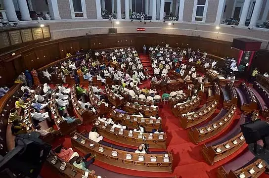 Bengali harassment:कांग्रेस भी संसद में चर्चा चाहती है Bengali harassment:कांग्रेस भी संसद में चर्चा चाहती है
