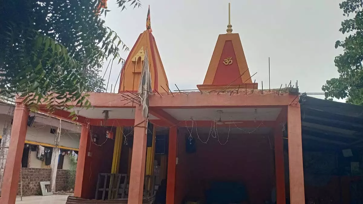 सेवानिवृत्ति के बाद सामाजिक सेवा, पेंशन से मंदिर का कायाकल्प सेवानिवृत्ति के बाद सामाजिक सेवा, पेंशन से मंदिर का कायाकल्प
