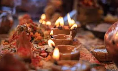 Hariyali Amavasya 24 July: हरियाली अमावस्या के दिन इन जगहों पर जरूर जलाएं दीपक, देवता प्रसन्न होकर बरसाएंगे आशीर्वाद Hariyali Amavasya 24 July: हरियाली अमावस्या के दिन इन जगहों पर जरूर जलाएं दीपक, देवता प्रसन्न होकर बरसाएंगे आशीर्वाद