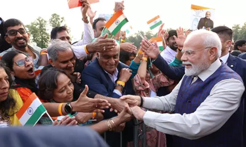 पीएम मोदी का लंदन में प्रवासी भारतीयों ने किया जोरदार स्वागत