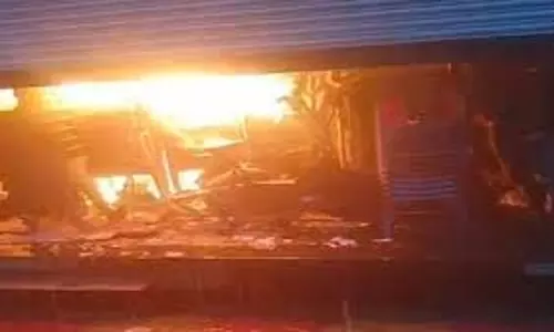 Up News: शॉर्ट सर्किट से साइकिल की दुकान में लगी आग, लाखों का नुकसान