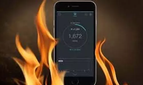 Tech Tips: स्मार्टफोन क्यों गर्म होता है और इसका क्या समाधान है, टेक एक्सपर्ट्स की क्या है राय Tech Tips: स्मार्टफोन क्यों गर्म होता है और इसका क्या समाधान है, टेक एक्सपर्ट्स की क्या है राय