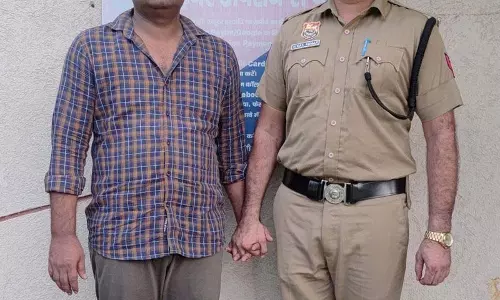 फर्जी सरकारी वेबसाइट चलाने के आरोप में व्यक्ति गिरफ्तार फर्जी सरकारी वेबसाइट चलाने के आरोप में व्यक्ति गिरफ्तार