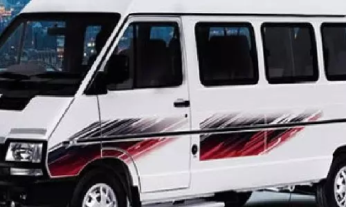 विंगर गाड़ी कोरबा में दुर्घटनाग्रस्त, कई टीचर और स्टूडेंट्स घायल