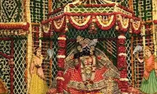 Hariyali Teej 2025:   हरियाली तीज पर बांके बिहारी मंदिर में ठाकुर जी के दर्शन का समय बढ़ाया गया
