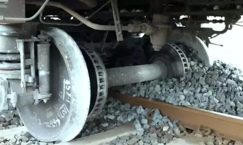 Odisha : संबलपुर में महिमा गोसाईं एक्सप्रेस ट्रेन पटरी से उतरी Odisha : संबलपुर में महिमा गोसाईं एक्सप्रेस ट्रेन पटरी से उतरी