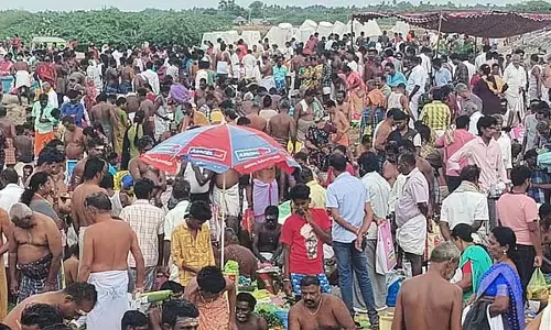 आदि अमावस्या: संगमथौरा में पवित्र स्नान करें और पूर्वजों के लिए प्रार्थना करे आदि अमावस्या: संगमथौरा में पवित्र स्नान करें और पूर्वजों के लिए प्रार्थना करे