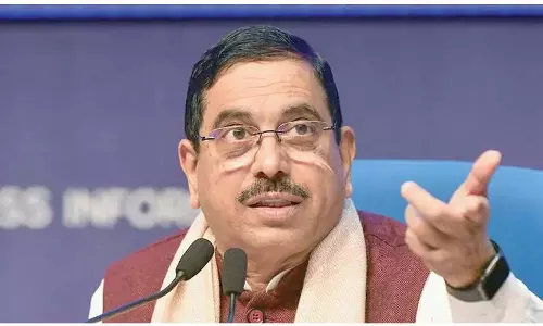 छोटे व्यापारियों को GST नोटिस के लिए केंद्र जिम्मेदार नहीं: जोशी छोटे व्यापारियों को GST नोटिस के लिए केंद्र जिम्मेदार नहीं: जोशी