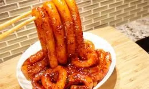 Potato Noodles Recipe: घर पर बनाएं मिर्च तेल के साथ आसान और चटपटे टेस्टी आलू नूडल्स