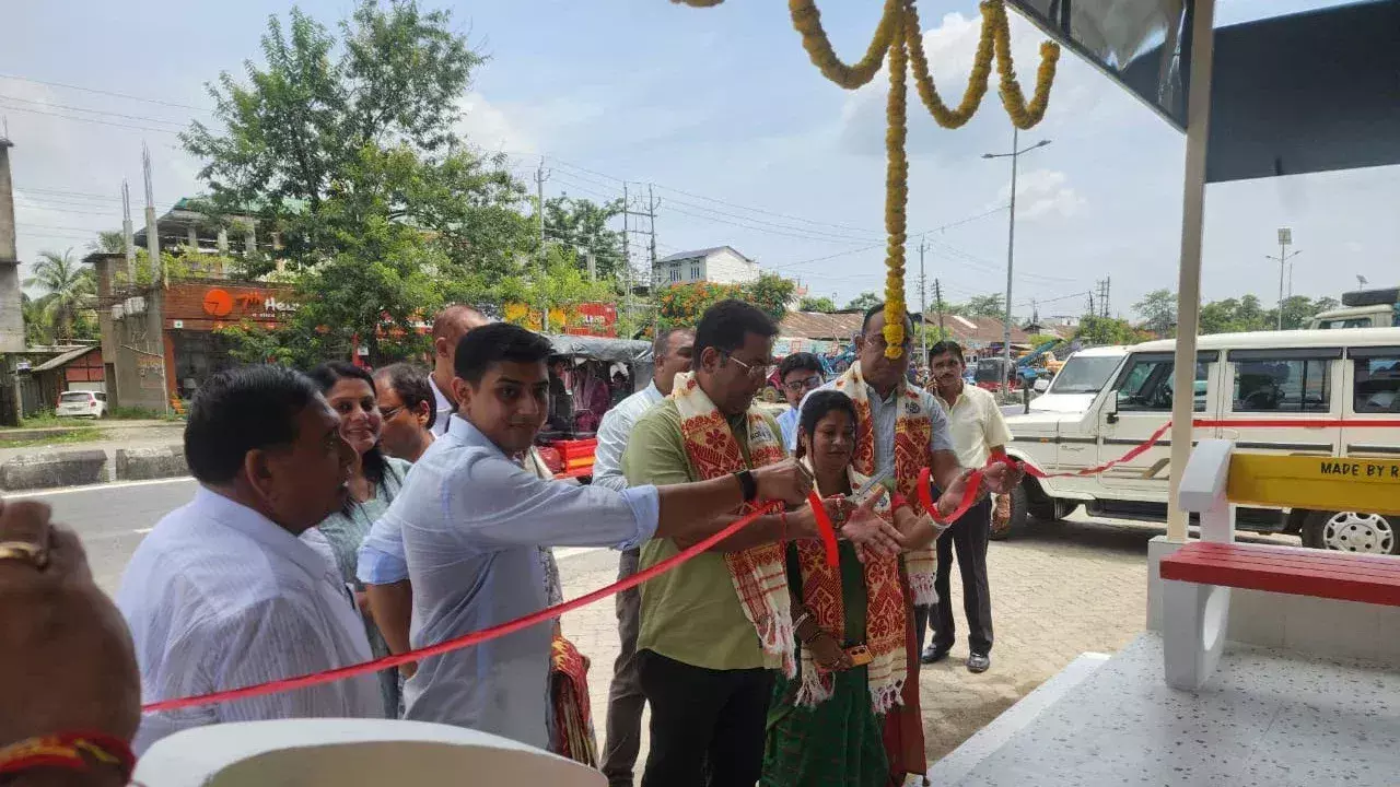 Assam: रोटरी क्लब, नागांव ने सार्वजनिक प्रतीक्षालय का उद्घाटन किया