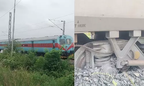 महिमा गोसाईं एक्सप्रेस का डिब्बा Sambalpur के पास पटरी से उतरा महिमा गोसाईं एक्सप्रेस का डिब्बा Sambalpur के पास पटरी से उतरा