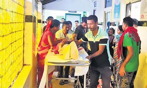 Odisha में प्रेमी द्वारा निजी तस्वीरें लीक करने पर छात्रा ने जहर खा लिया Odisha में प्रेमी द्वारा निजी तस्वीरें लीक करने पर छात्रा ने जहर खा लिया