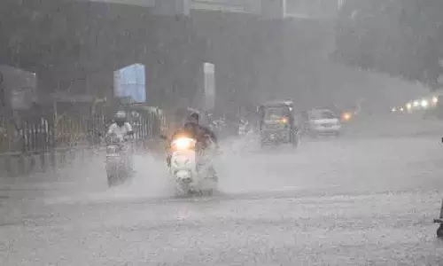 Mancherial, Asifabad में बारिश से जनजीवन प्रभावित, ट्रैक्टर दुर्घटना में दो लोग बाल-बाल बचे Mancherial, Asifabad में बारिश से जनजीवन प्रभावित, ट्रैक्टर दुर्घटना में दो लोग बाल-बाल बचे
