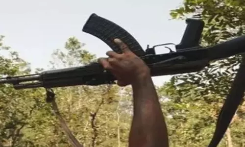 8 खूंखार नक्सलियों ने डाले हथियार, डॉक्टर और कमांडर शामिल 8 खूंखार नक्सलियों ने डाले हथियार, डॉक्टर और कमांडर शामिल
