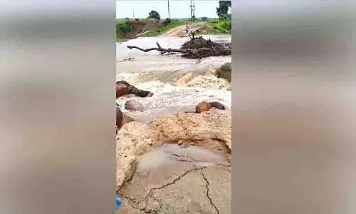 Medak में आदिवासी बस्ती गंगम्मा वागु के उफान के कारण कट गई