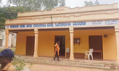Karnataka : लोकायुक्त का छापा, तीन लोग फंसे Karnataka : लोकायुक्त का छापा, तीन लोग फंसे