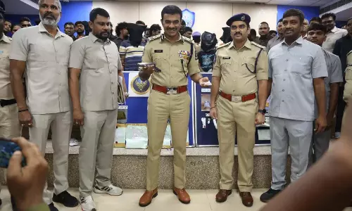 Hyderabad में 10 ड्रग तस्कर गिरफ्तार Hyderabad में 10 ड्रग तस्कर गिरफ्तार