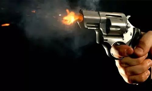 Hubli : पुलिस ने भागने की कोशिश कर रहे दो लुटेरों के पैरों में गोली मारी