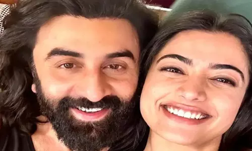 Rashmika Mandanna ने रणबीर कपूर के साथ वायरल सेल्फी पर चाय की चुस्की ली