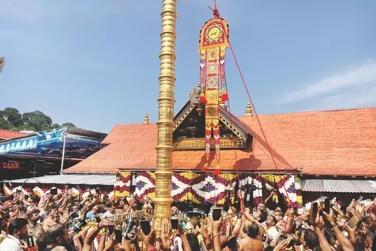Kerala : मंदिर में प्रवेश के अधिकार की लड़ाई में प्रमुख न्यायिक मील के पत्थर Kerala : मंदिर में प्रवेश के अधिकार की लड़ाई में प्रमुख न्यायिक मील के पत्थर