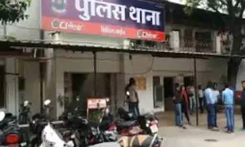 रायपुर : सिविल लाइन इलाके में शॉप से 100 मोबाइल चोरी रायपुर : सिविल लाइन इलाके में शॉप से 100 मोबाइल चोरी