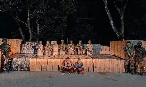 Manipur : एनएच-37 पर 1 करोड़ की शराब जब्त, दो गिरफ्तार Manipur : एनएच-37 पर 1 करोड़ की शराब जब्त, दो गिरफ्तार