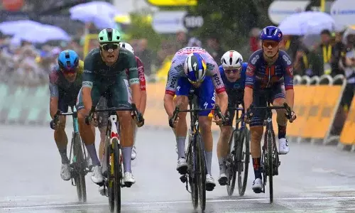 Tour de France : मिलान ने बारिश में भी स्टेज 17 जीत ली