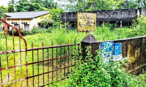 Kerala : पोइया में बुनाई केंद्र का निर्माण कार्य बीच में ही रुका