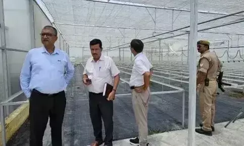 Farrukhabad: कृषि क्षेत्र में घटिया कार्यों पर डीएम ने जताया असंतोष Farrukhabad: कृषि क्षेत्र में घटिया कार्यों पर डीएम ने जताया असंतोष
