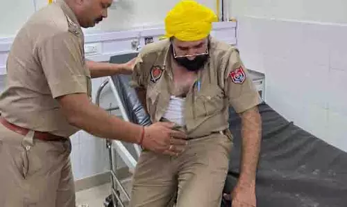 Dasuya village में पुलिस दल पर हमला Dasuya village में पुलिस दल पर हमला