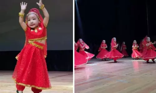 चंदा चमके पर नन्हीं बच्चियों ने किया ऐसा डांस, जमकर वायरल हुआ VIDEO चंदा चमके पर नन्हीं बच्चियों ने किया ऐसा डांस, जमकर वायरल हुआ VIDEO