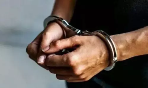 Odisha : मयूरभंज में अपहृत दो नाबालिग लड़कियों को बचाया गया, महिला हिरासत में Odisha : मयूरभंज में अपहृत दो नाबालिग लड़कियों को बचाया गया, महिला हिरासत में