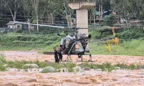 Reasi में भूस्खलन से तंबू गिरने से दो लोगों की मौत, जम्मू-श्रीनगर राजमार्ग अवरुद्ध