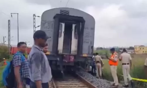 Sambalpur के पास ट्रेन पटरी से उतरी, बड़ा हादसा टला