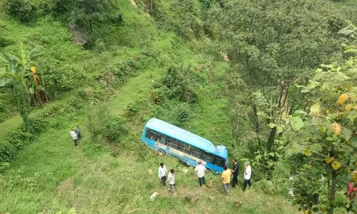 बस खाई में गिरी, 7 की मौत, सीएम ने जताया दुख